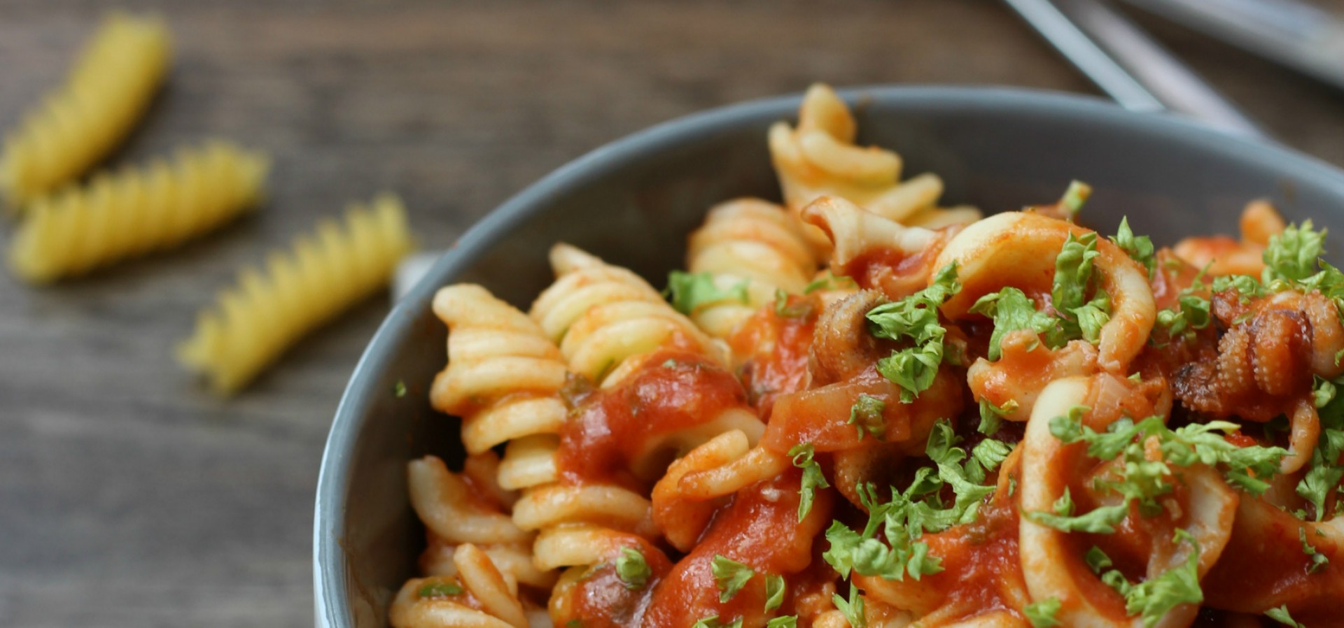 FUSILLI CON SEPPIE E SALSICCIA  SPEZIATA 