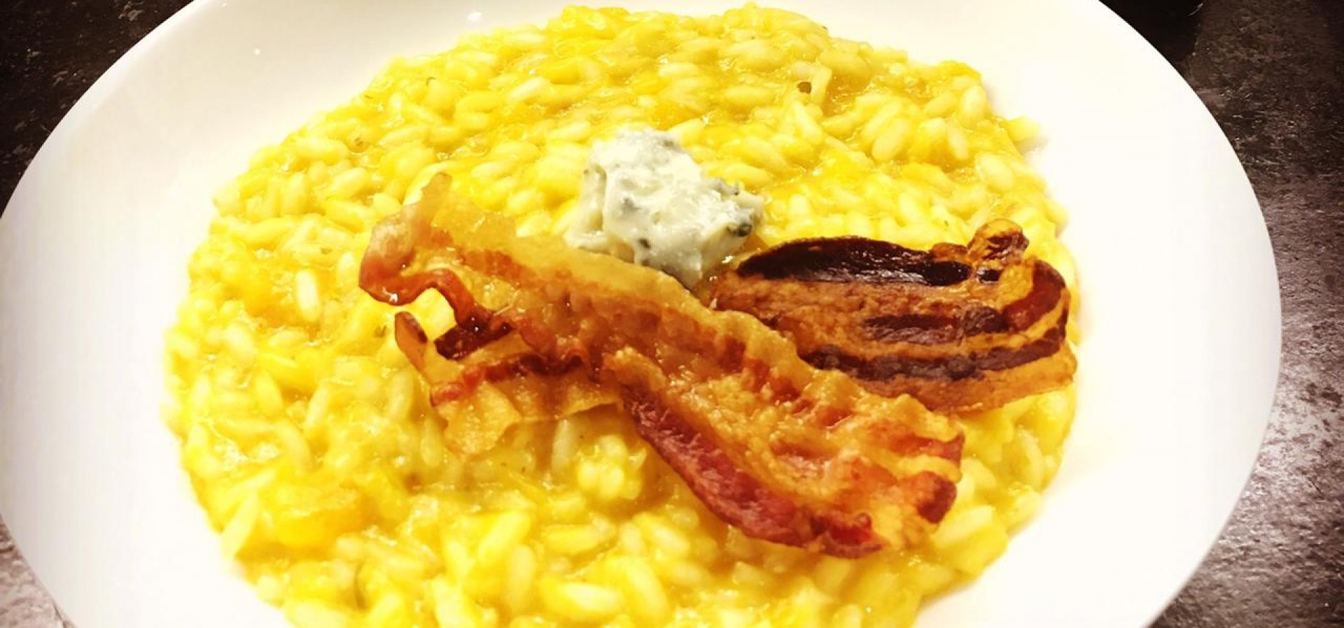CARNAROLI PIEDMONTESE RICE IGT WITH YELLOW PUMPKIN OF THE TRAPANESE HILLS, ROQUEFORT AND CRISPY SMOKED BACON 