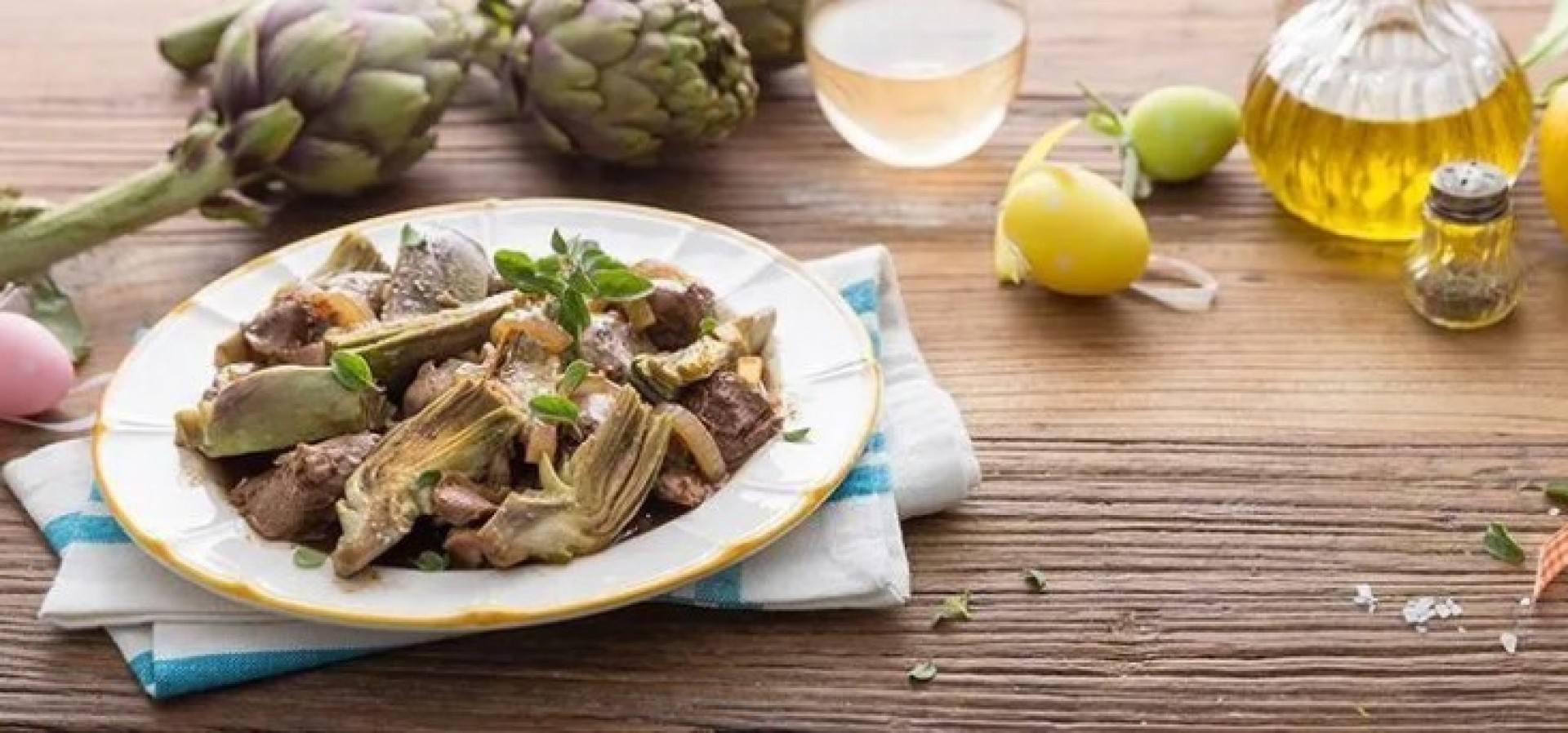 AGNELLO AL FORNO CON CARCIOFI 
