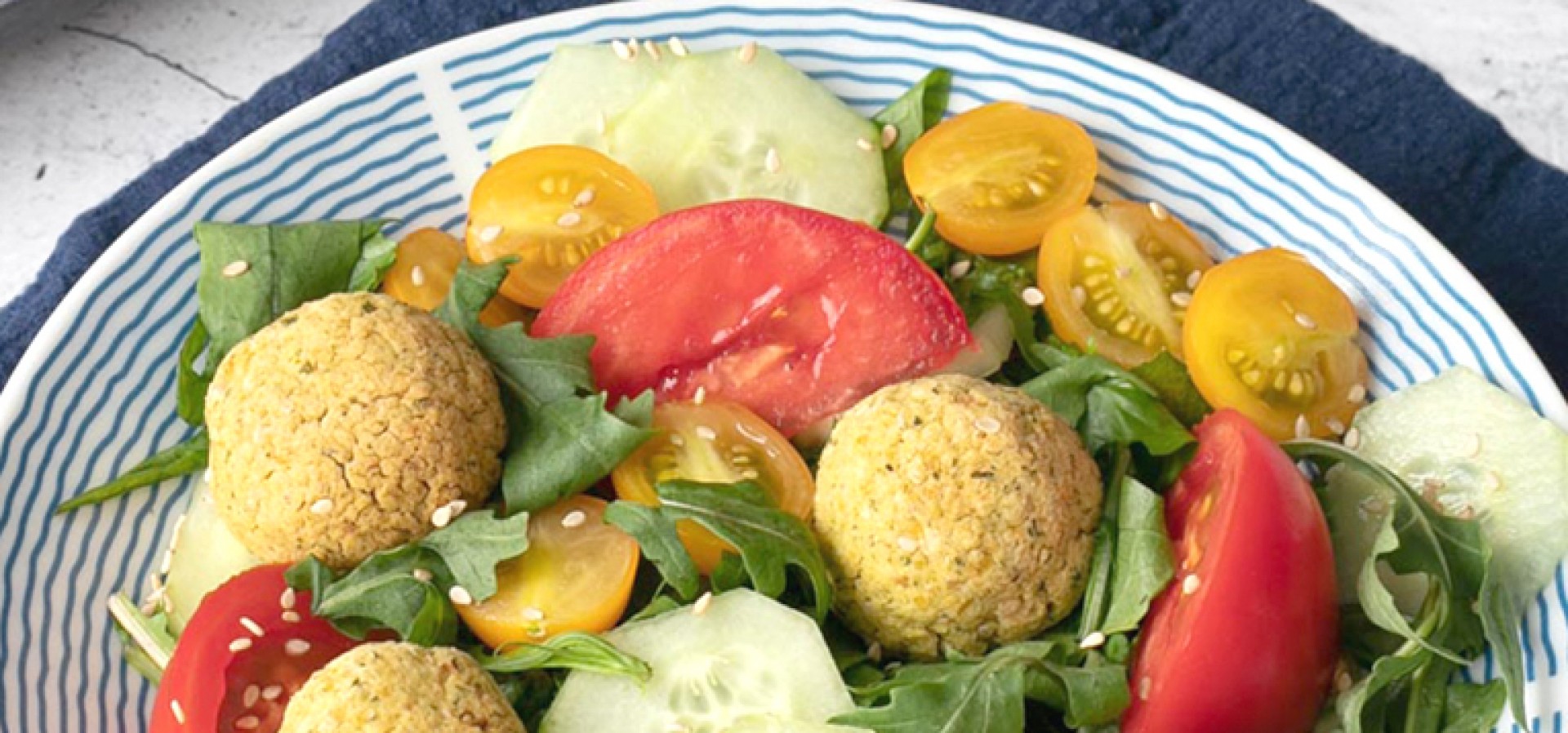 INSALATA DI HUMMUS E FALAFEL